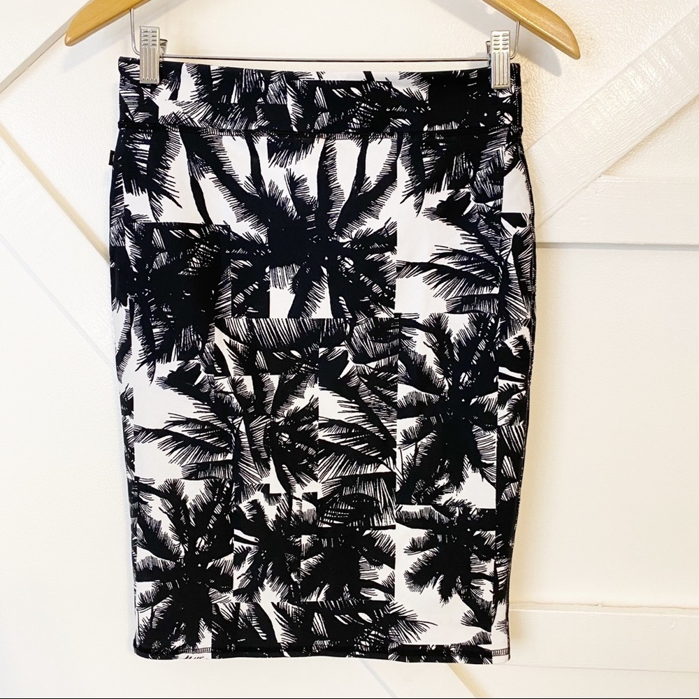 Fabletics Cora Tropical Printed Compression Penci… - image 4